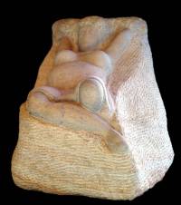 &quot;Lieber runde Formen als schlechte Laune&quot; 33 x 30 x 35 cm Spulptur aus Sandstein 2018